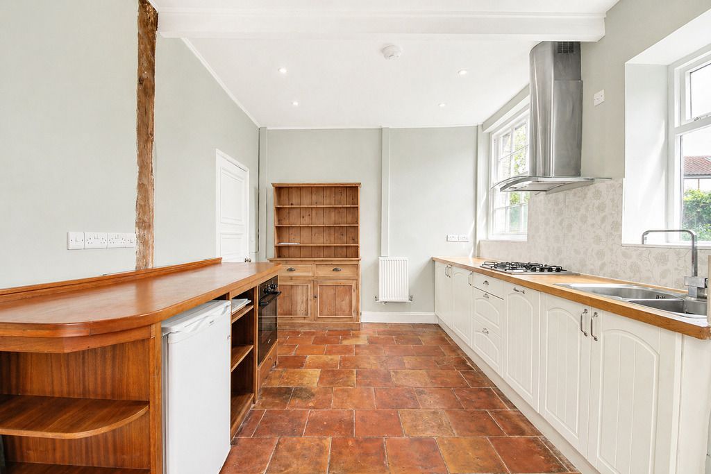 Property photo 2 of 26