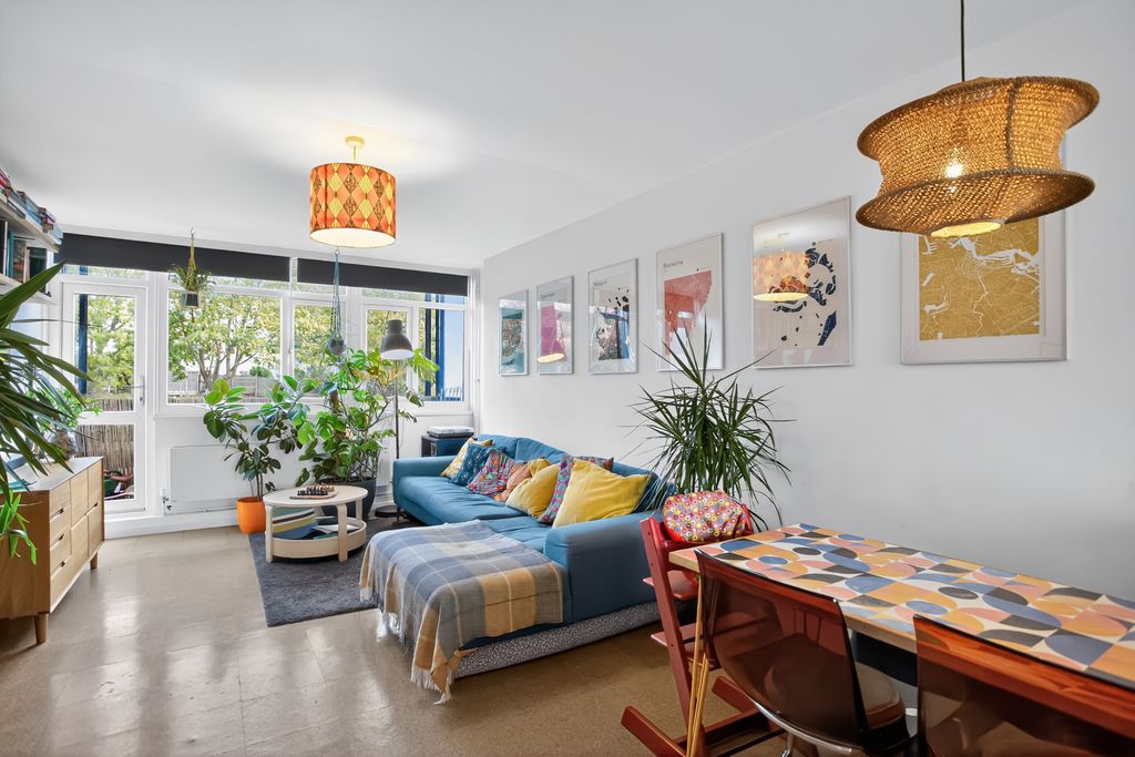 Property photo 1 of 16 Living / Dining Room