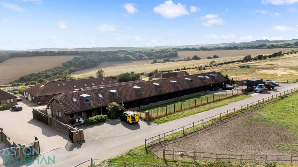 Property photo 1 of 9 4901950