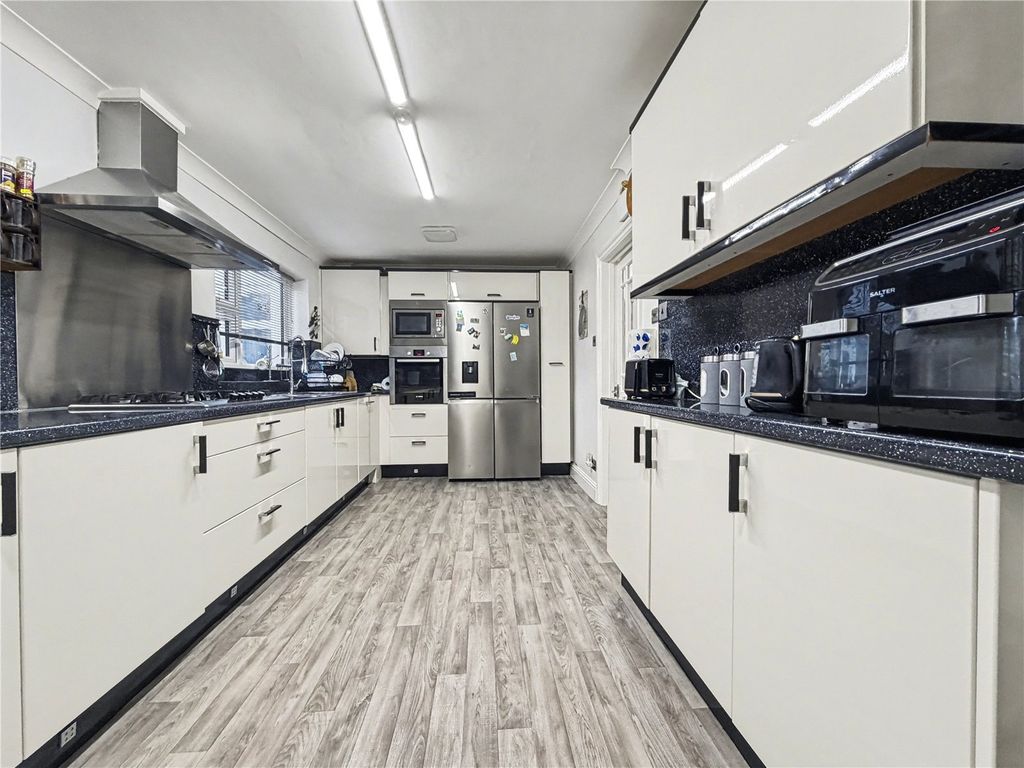 Property photo 2 of 22 Picture No. 21