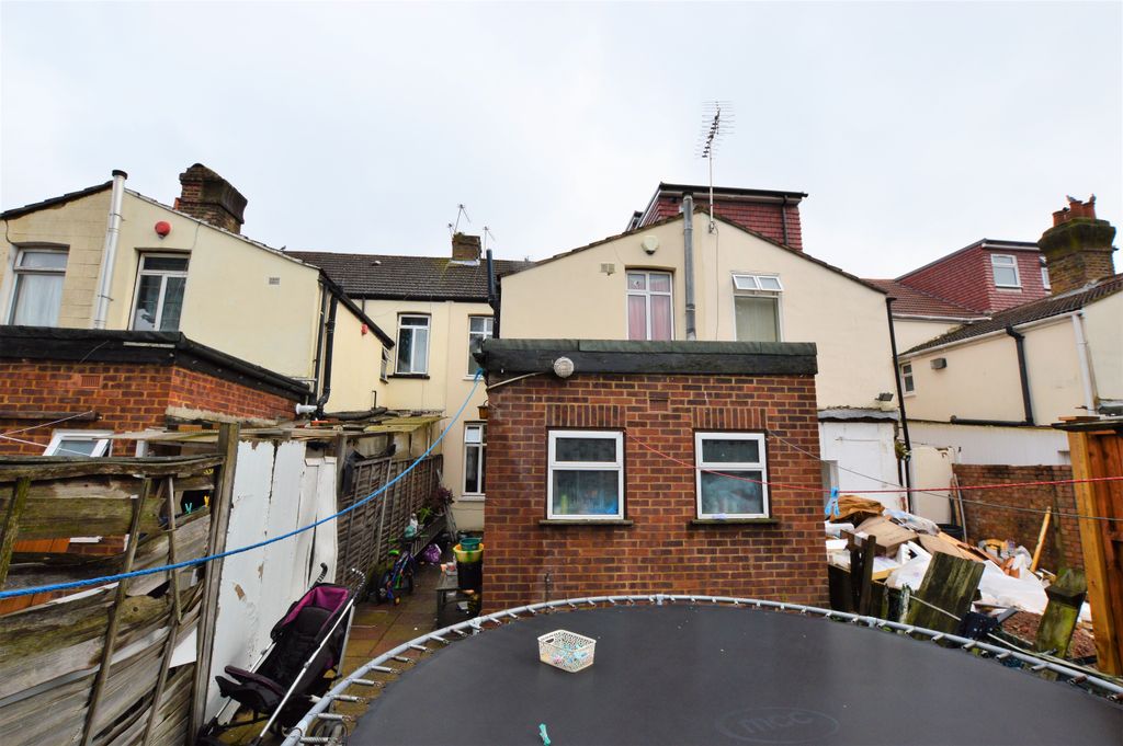 Property photo 2 of 7