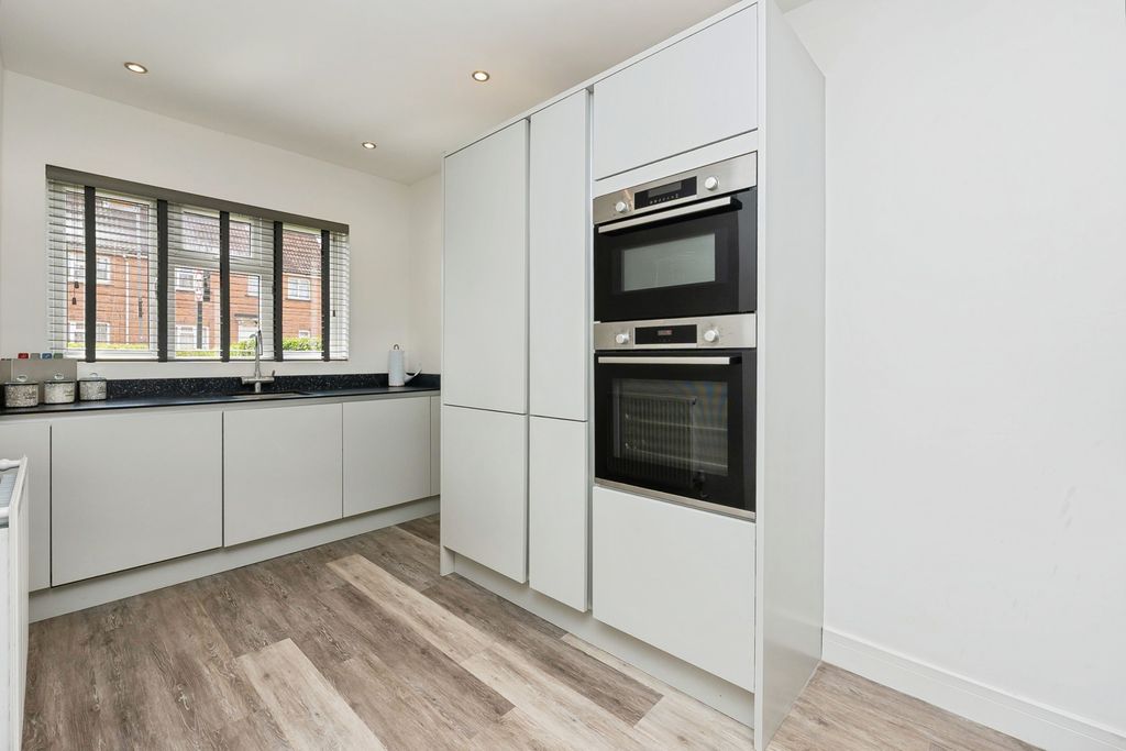 Property photo 2 of 20 Pbox-Img.Jpg