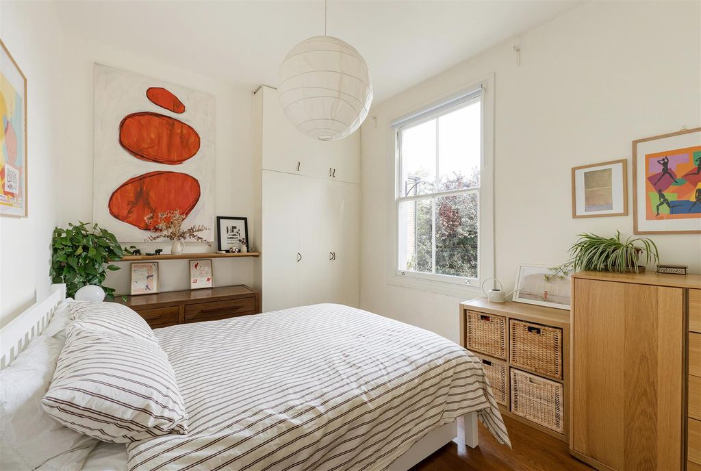 Property photo 3 of 14 Lower Clapton Road E5