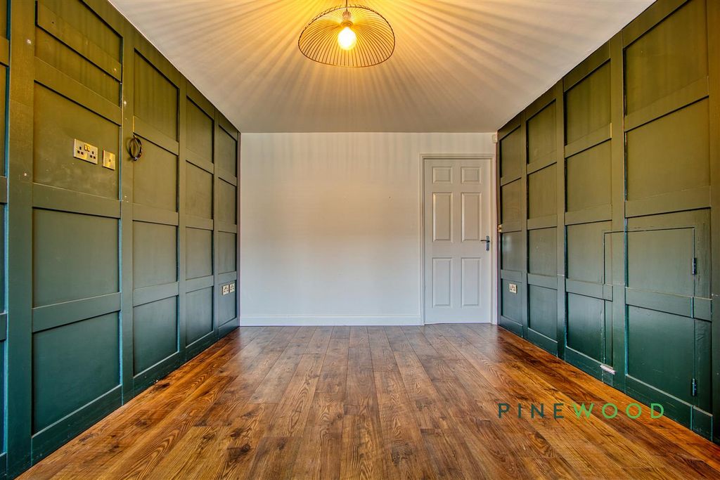 Property photo 2 of 19 Lounge