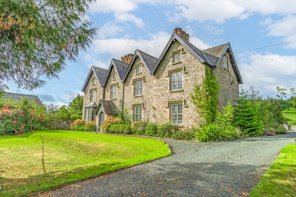 Property photo 2 of 72