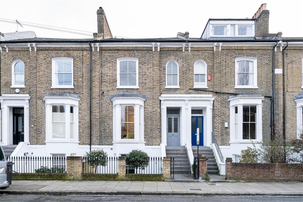 Property photo 1 of 15 Forest Road, E8