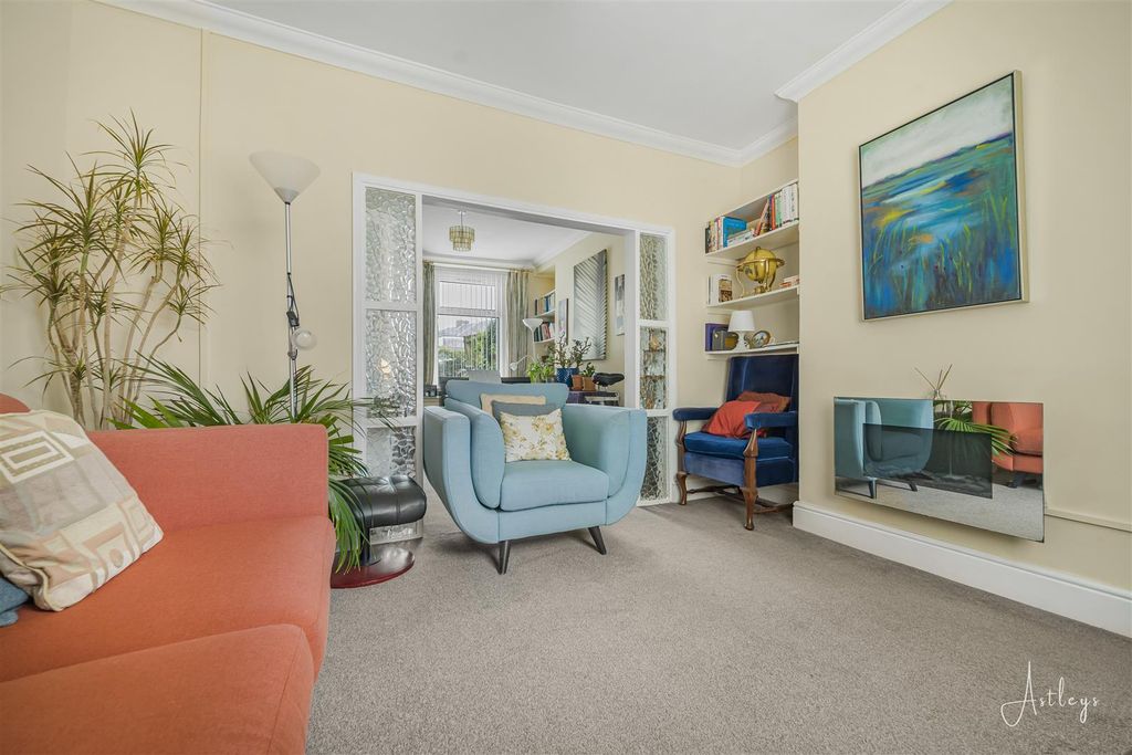 Property photo 3 of 17 Dining Room