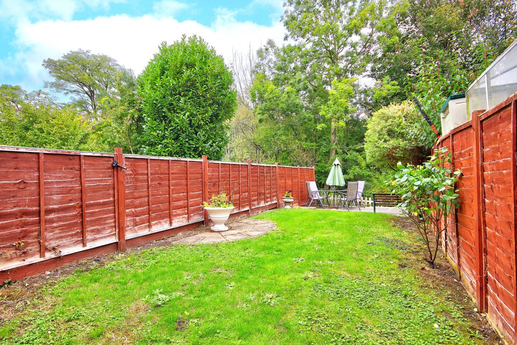 Property photo 2 of 20 Garden 2