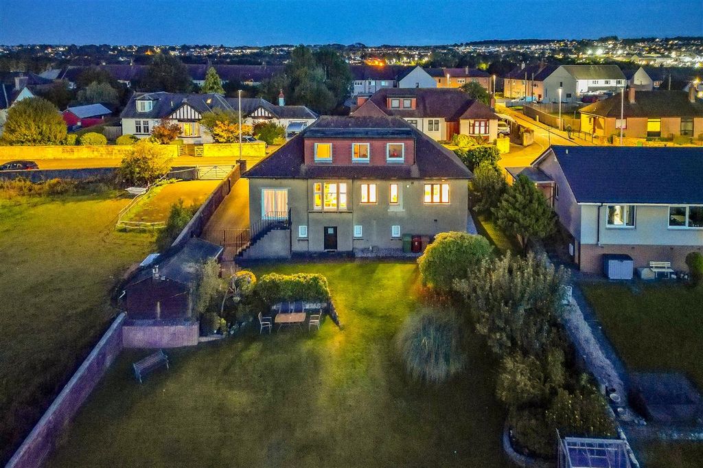 Property photo 2 of 31