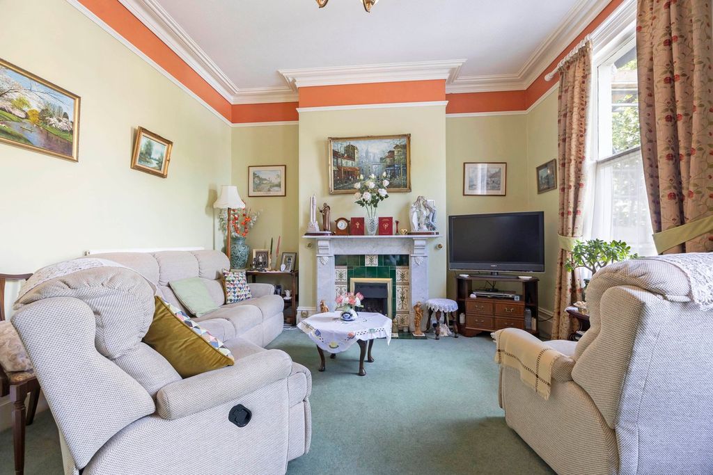 Property photo 2 of 19