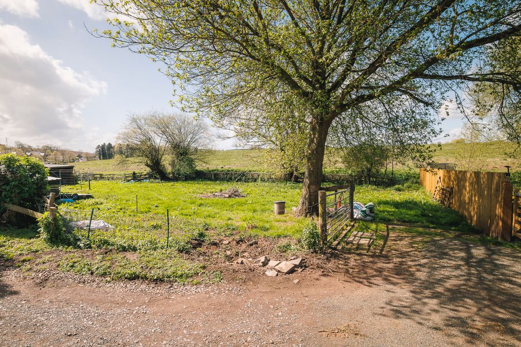 Property photo 2 of 8 Picture No. 01