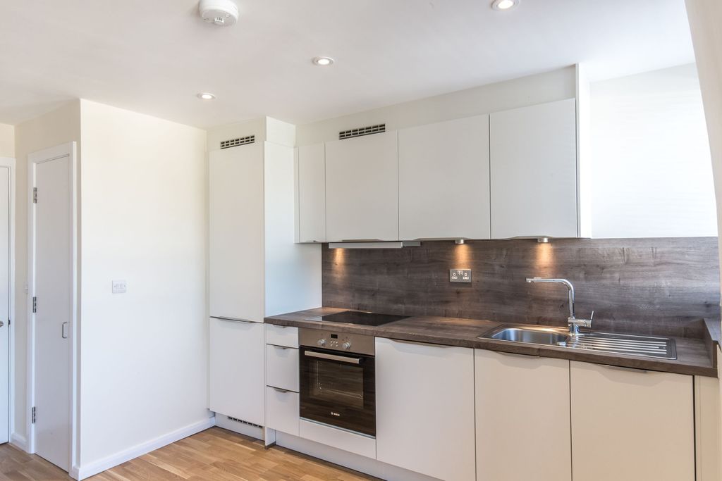 Property photo 3 of 12 Kitchen