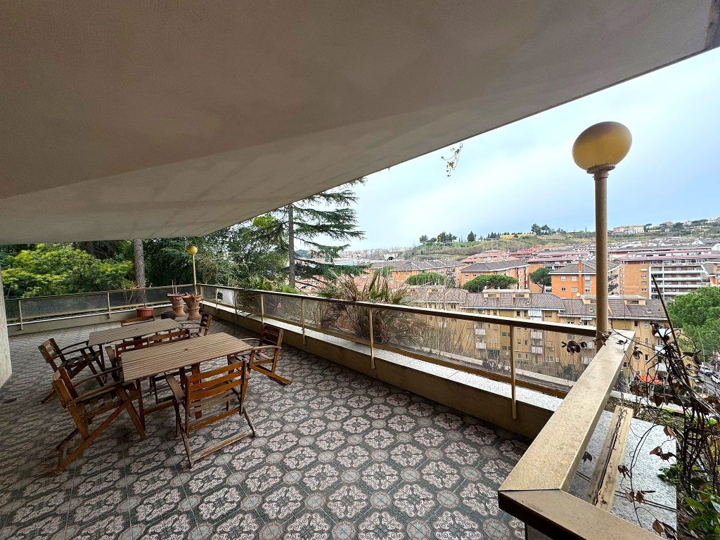 Property photo 1 of 28