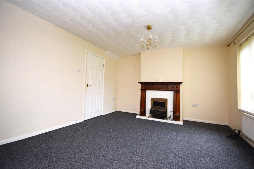 Property photo 2 of 13 Lounge