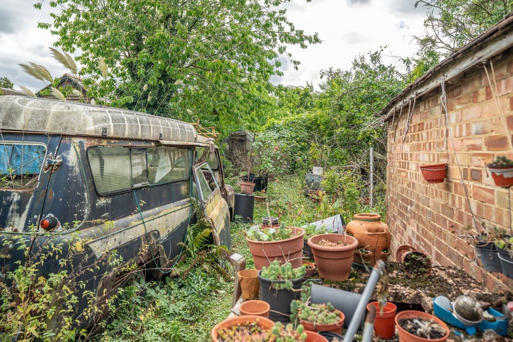 Property photo 2 of 11