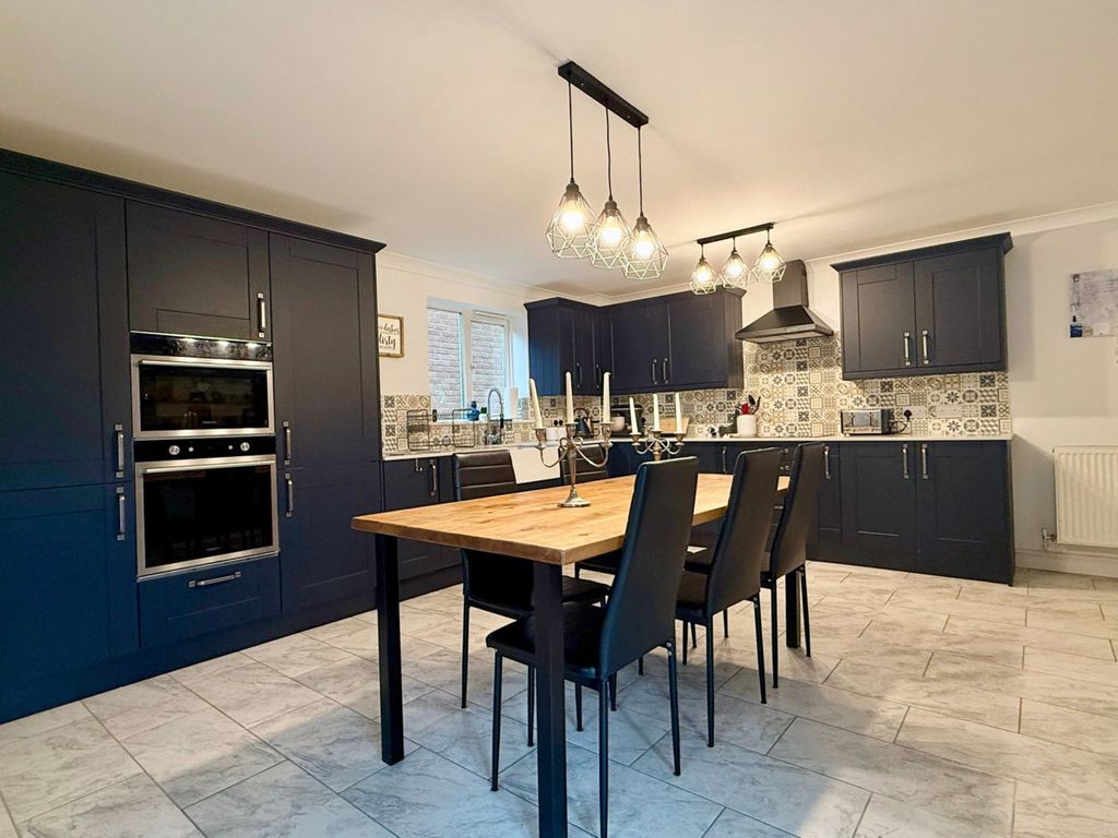 Property photo 3 of 44