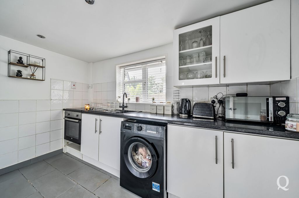 Property photo 2 of 16 44E43A8A-5ee6-4F4...