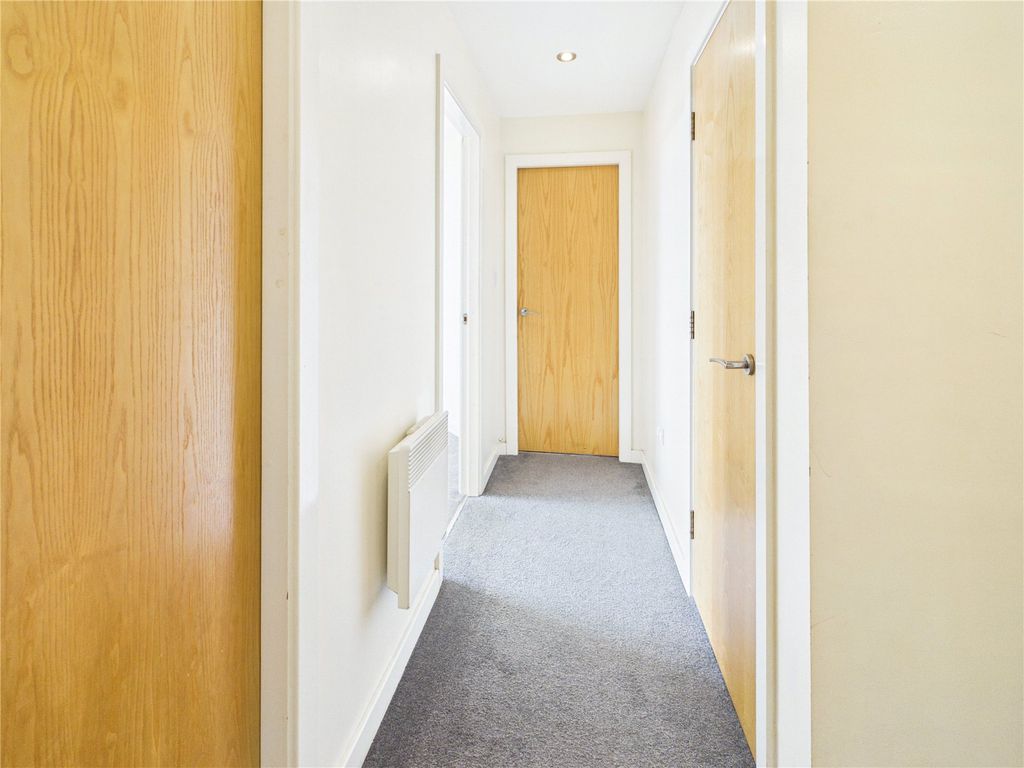 2 bed flat for saleMossley Road, Ashton-Under-Lyne, Greater Manchester OL6 photo 4