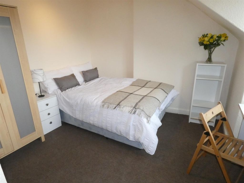Property photo 3 of 10 7 Henry Road Bed 5 2019.Jpg