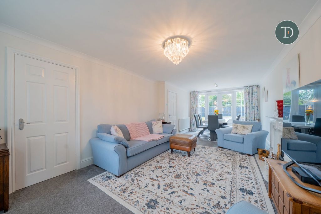 Property photo 2 of 33