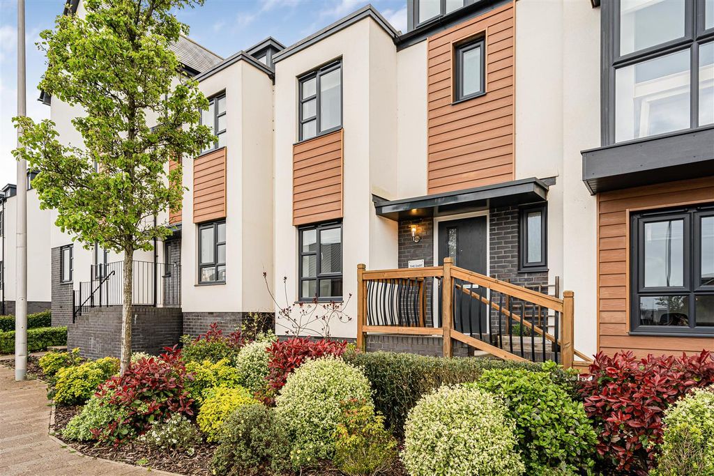 Property photo 1 of 18 Front.Jpg