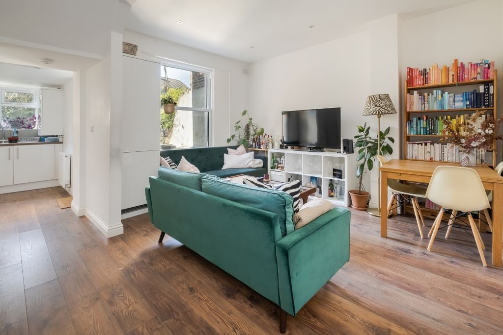 Property photo 2 of 13 Mildmay Road