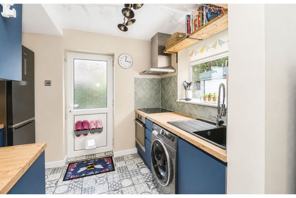 Property photo 2 of 22 Kitchen