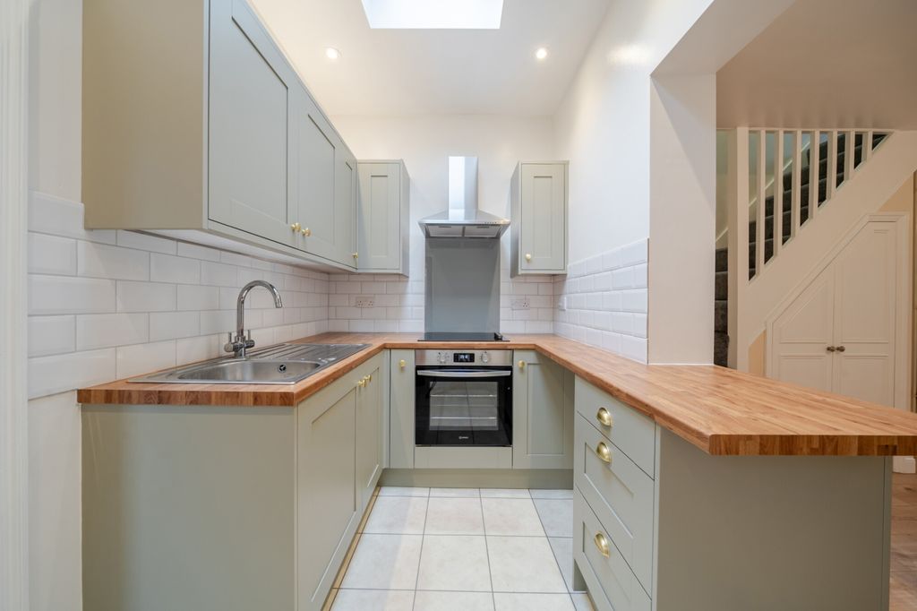 Property photo 2 of 21 1485692-13-6A4381...