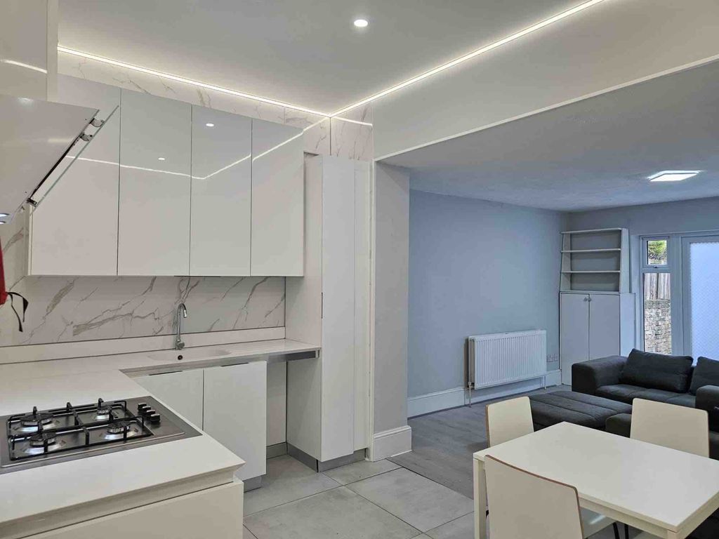 Property photo 3 of 16 Gallery