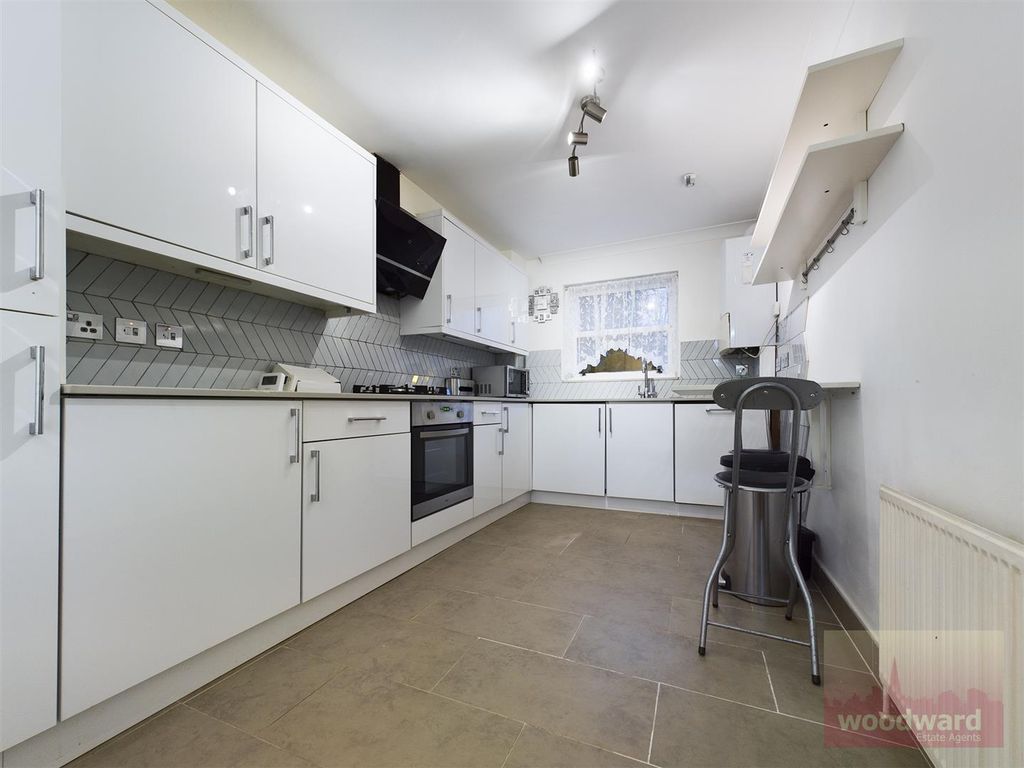 Property photo 2 of 18 Cam01320G0-Pr0017-Still015.Jpg
