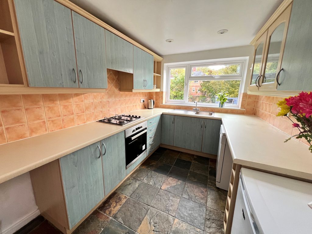 Property photo 3 of 12 Kitchen