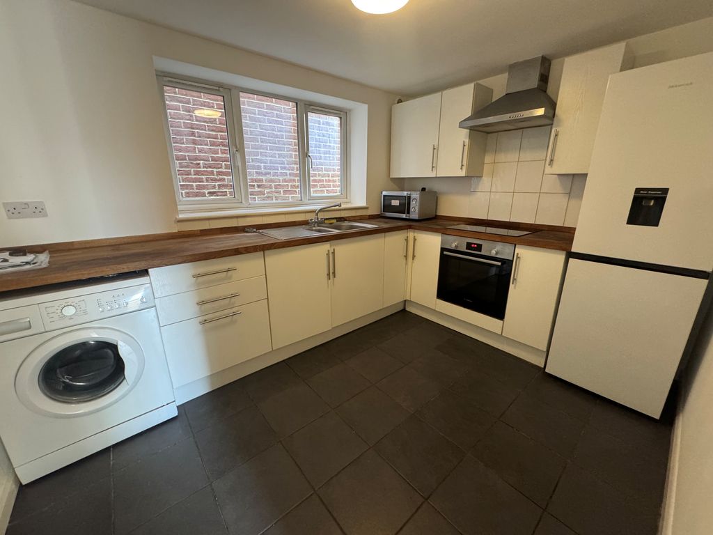 Property photo 2 of 6 20B St James Road - Kitchen