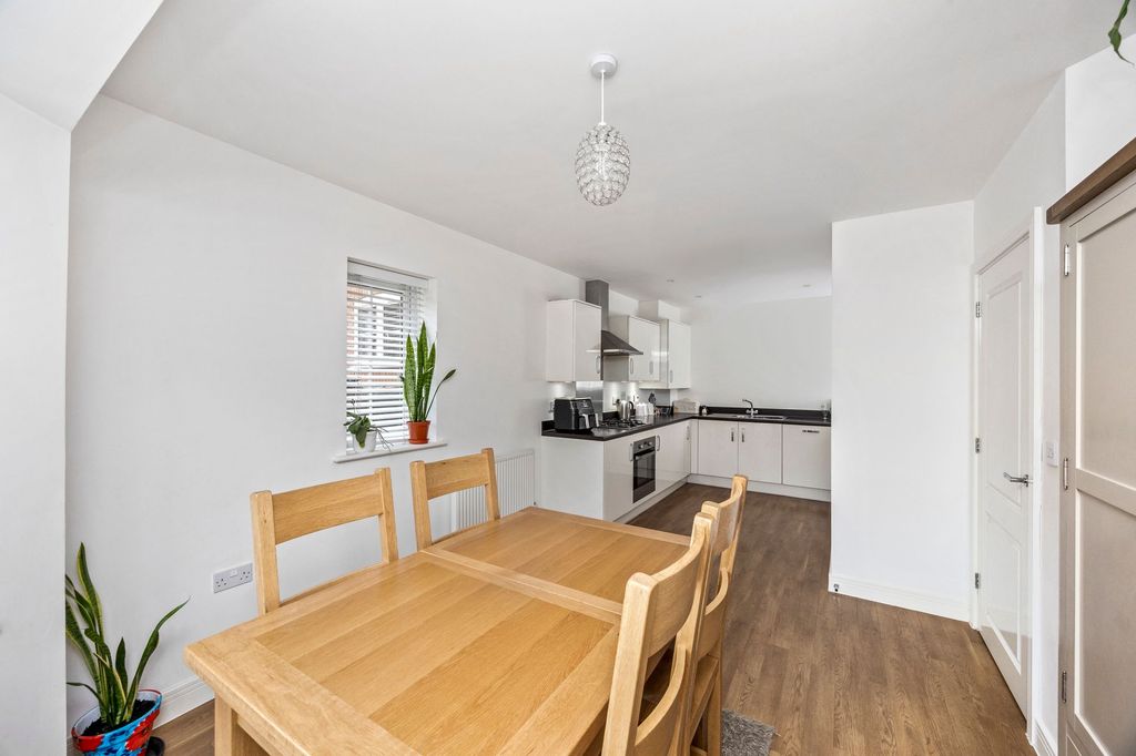 Property photo 3 of 19 Kitchen/Breakfast Room