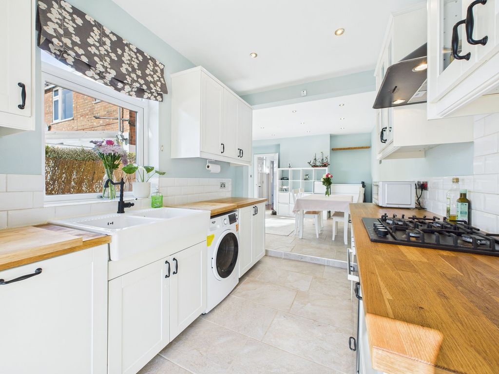 Property photo 3 of 19 Dining Kitchen