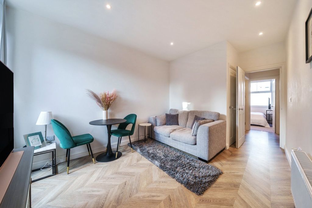 Property photo 2 of 14 Sitting/Dining Room