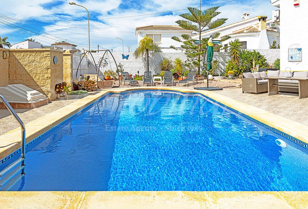 Property photo 2 of 35