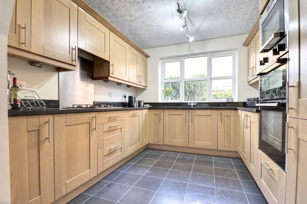Additional image 10 of 5 bed detached house for saleWyldwood Close, Harlow CM17