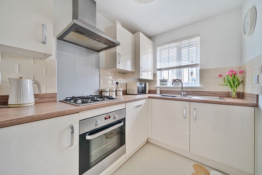 Property photo 2 of 20 1417502-22-6995E22761661-Arw-1