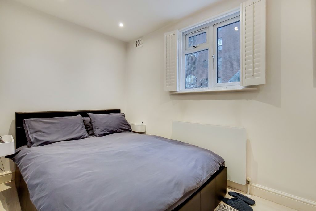 Property photo 2 of 8 Main Bedroom