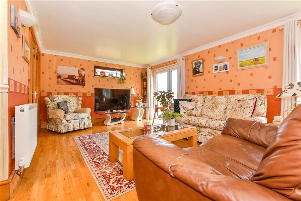 Property photo 1 of 10 Lounge