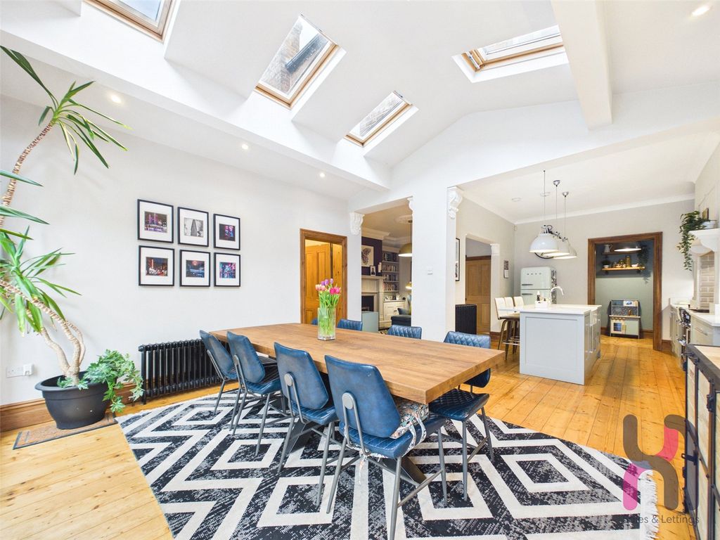 Property photo 1 of 46 Picture No. 30