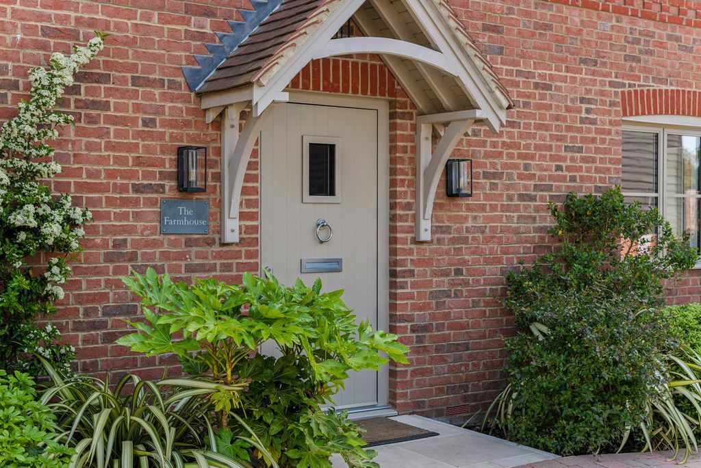 Property photo 2 of 33