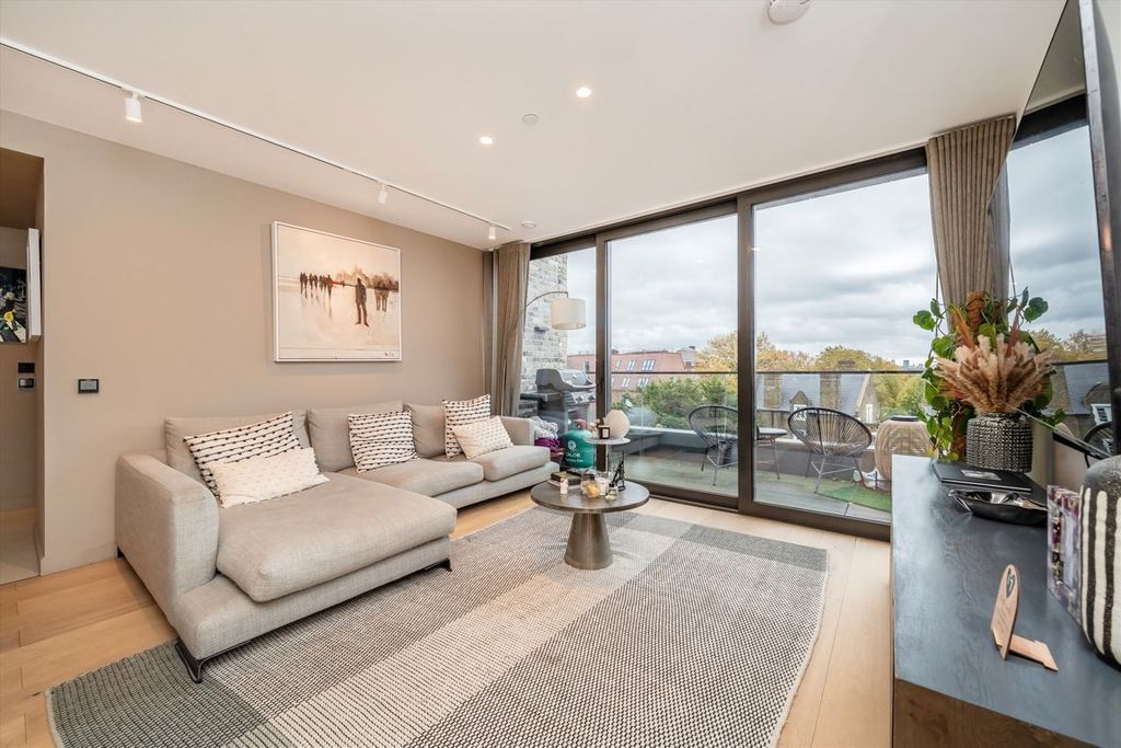 Property photo 3 of 7