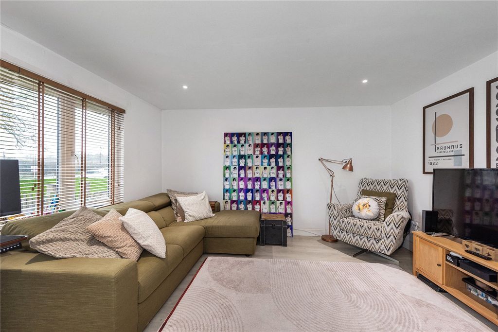 Property photo 3 of 16 Picture No. 02