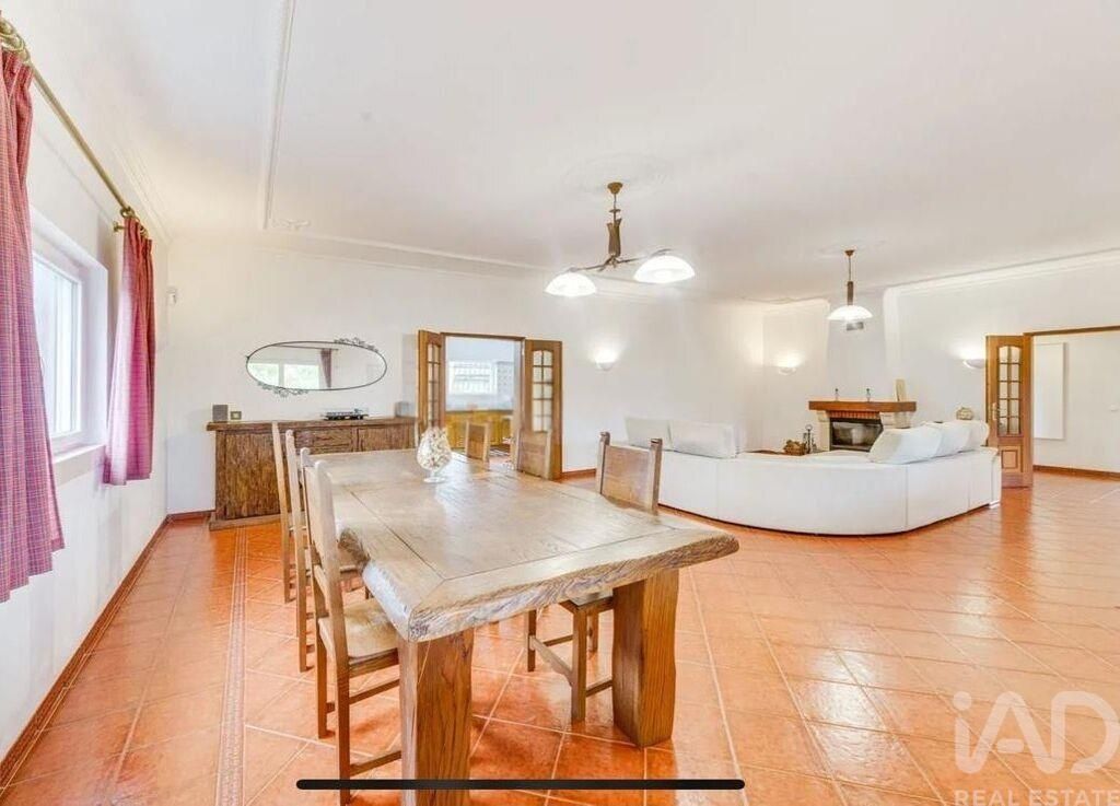 Property photo 2 of 39