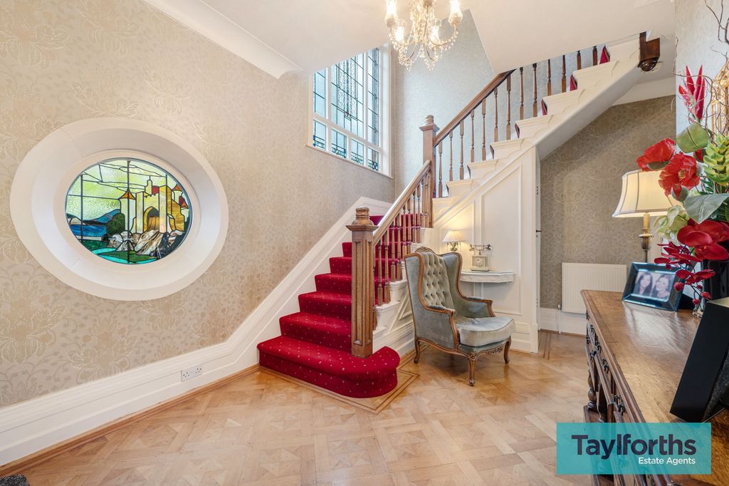 Property photo 3 of 42