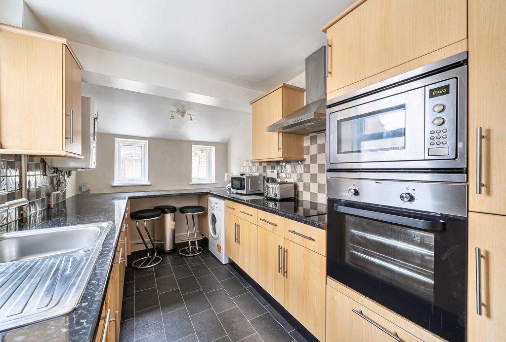 Property photo 3 of 19 1-6A42d09d75831-1...