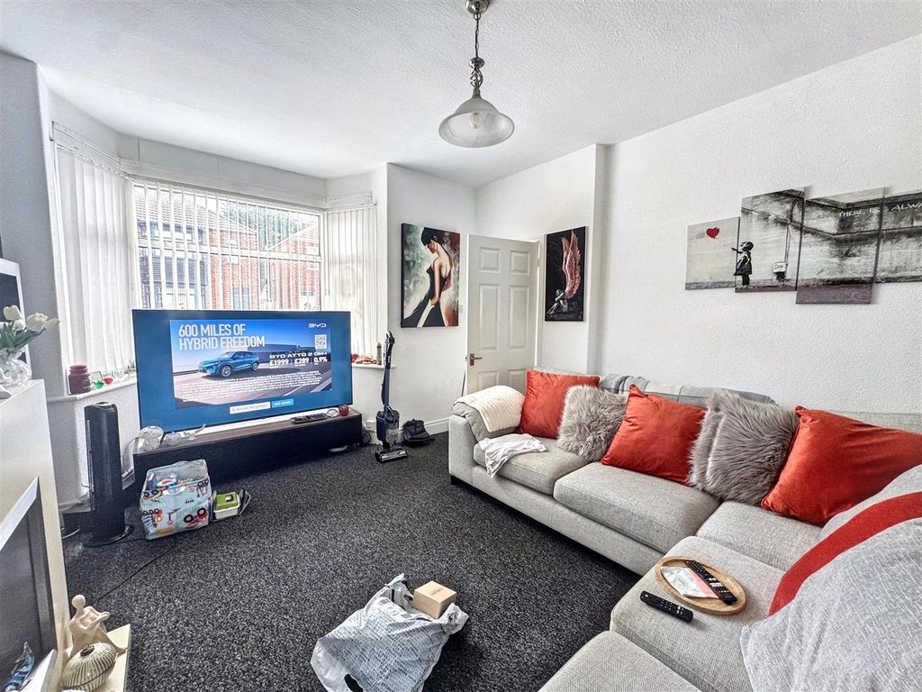 Property photo 2 of 9 20260718141102_20260718-Interior-8-Mgyjsnvkhfv2Doy