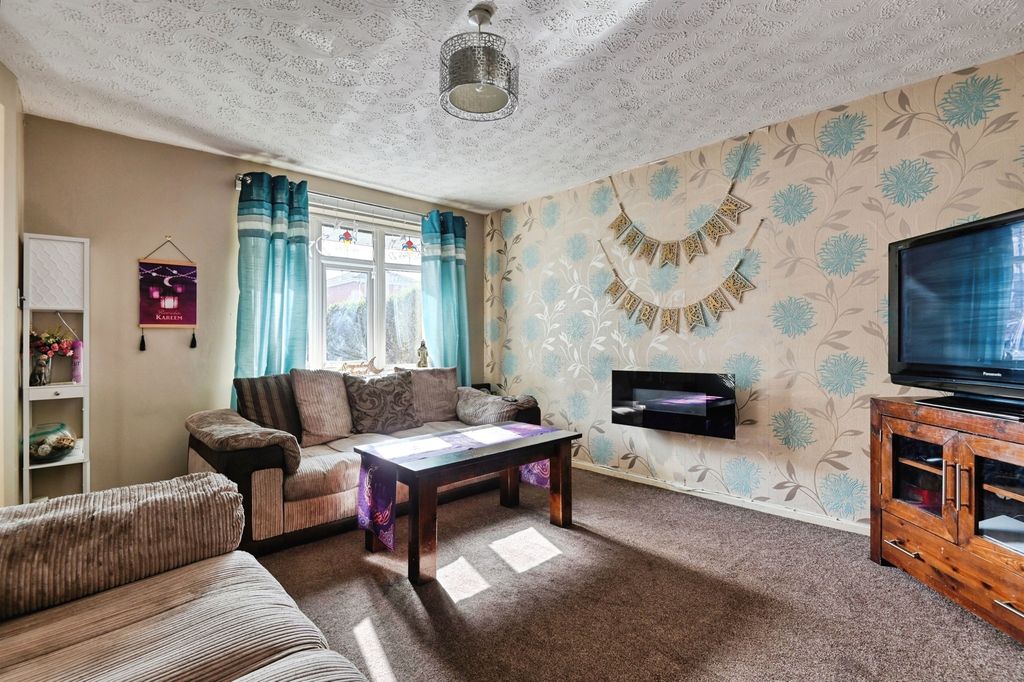 Property photo 3 of 18