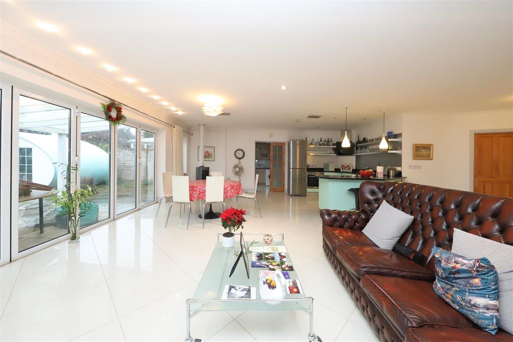 Property photo 2 of 14 Living Room